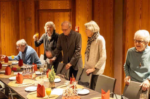 Nach dem Begrüßungssekt