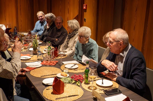 zur Überbrückung der Wartezeit - Studium der Chronik