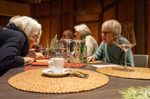 es wird auch getuschelt!